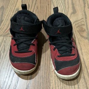 Boys Jordan Shoes Black and Red CO9441-600 Size 10C